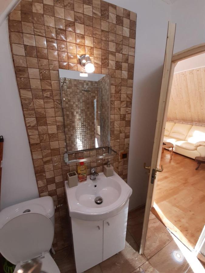 Cabana Din Livada Pucioasa المظهر الخارجي الصورة